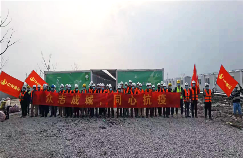 4月5日－18日，抖圈论坛三建奉贤龙湖天街、朝阳广场等5个项目先后集结203名施工人员参与了4个方舱医院的建设、改造工程。